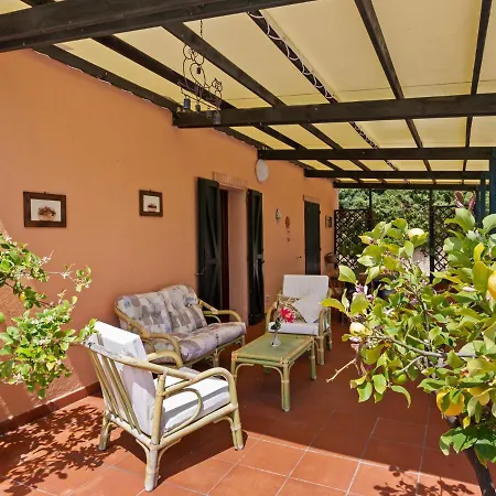Willa Traditional In Varano With Private Garden