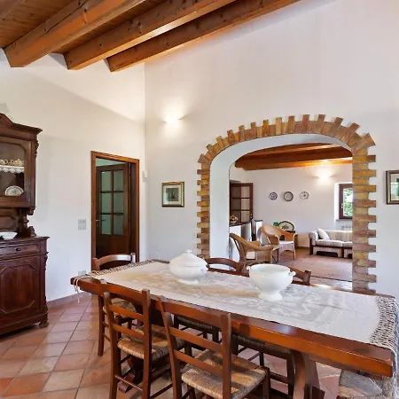 Traditional In Varano With Private Garden Willa