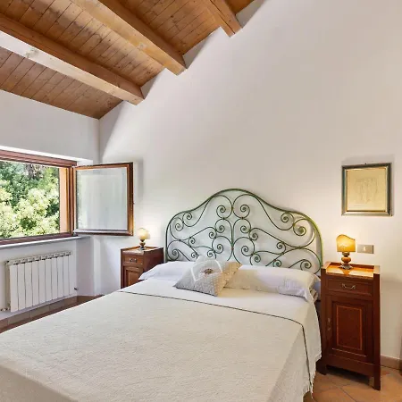 Traditional In Varano With Private Garden *