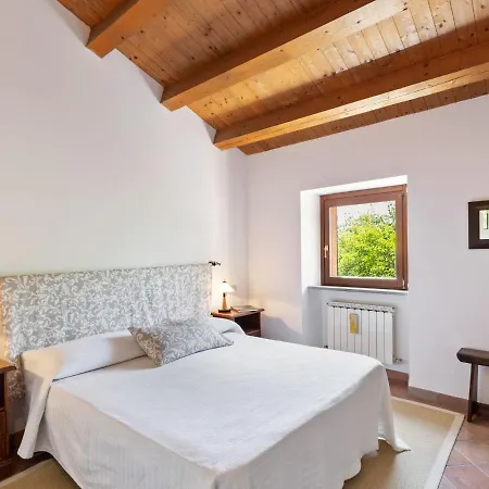 Traditional In Varano With Private Garden Ankona