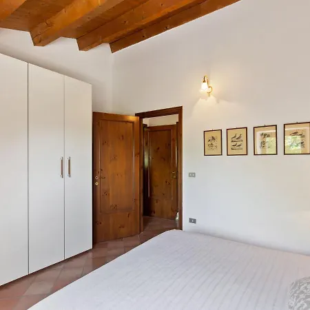 Willa Traditional In Varano With Private Garden *