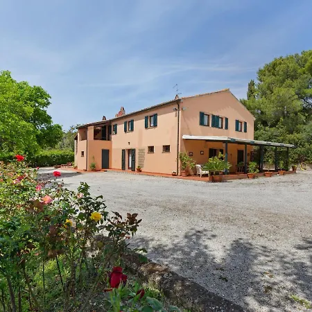 Traditional In Varano With Private Garden