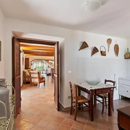 Willa Traditional In Varano With Private Garden *