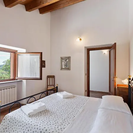 Traditional In Varano With Private Garden *