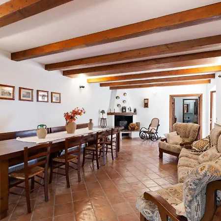 Traditional In Varano With Private Garden *