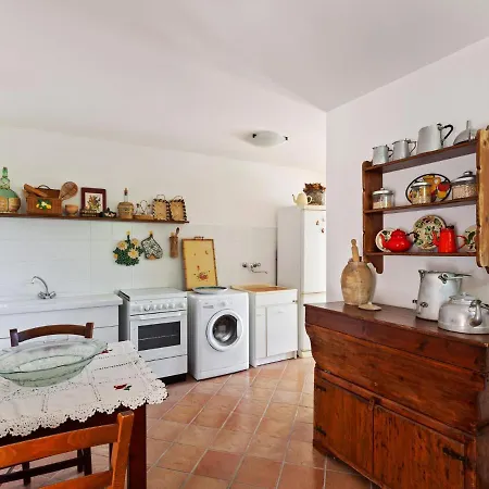 Traditional In Varano With Private Garden Willa *