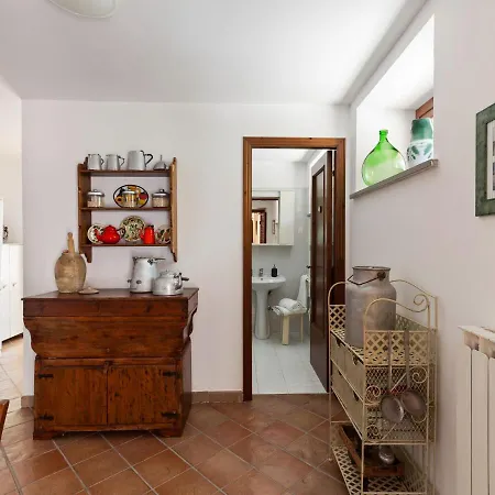 Traditional In Varano With Private Garden *