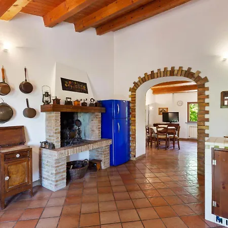 Willa Traditional In Varano With Private Garden Ankona