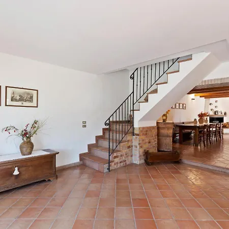 Traditional In Varano With Private Garden Willa *