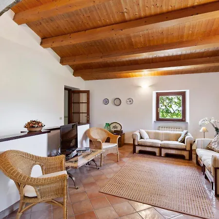 Traditional In Varano With Private Garden Willa *